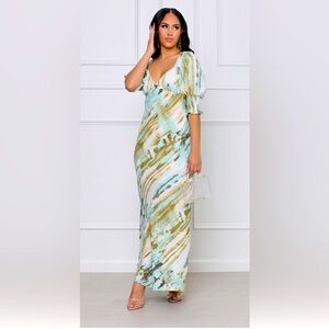 Green V-Neck maxi Dress with 3/4 Bell Sleeves
Backless